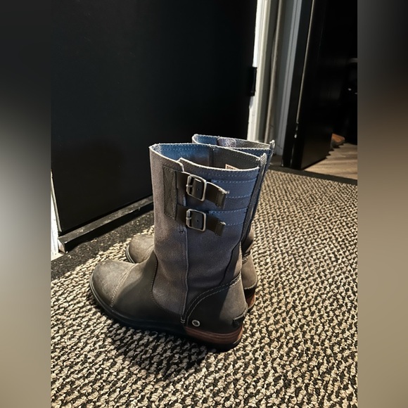 Sorel boots size 6.5 - Picture 3 of 9
